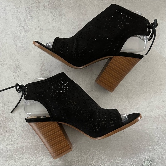 Fergalicious Women's Vorge Peep Toe Tie Back Laser Cut Bootie, Black 8 - Picture 6 of 10